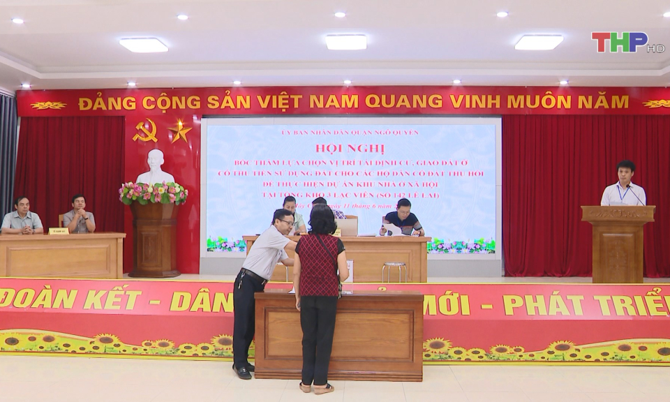 Bốc thăm t&aacute;i định cư phục vụ GPMB c&aacute;c dự &aacute;n