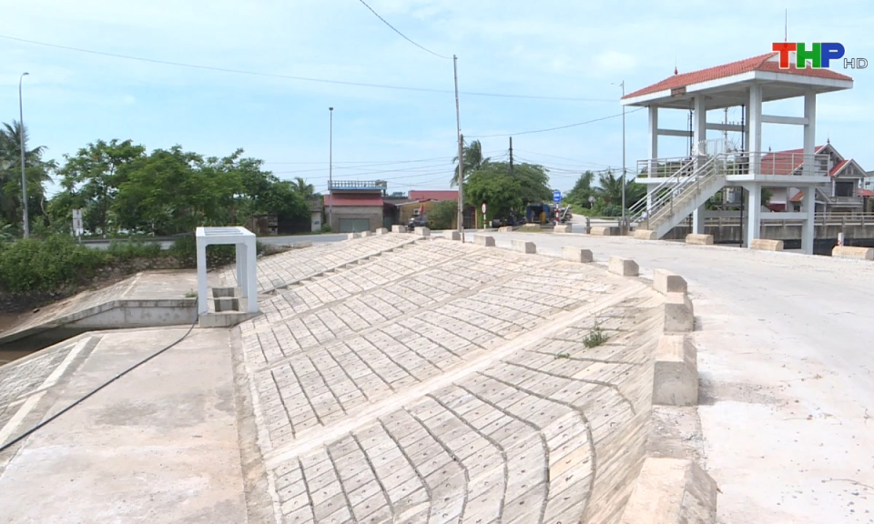 N&ocirc;ng th&ocirc;n mới Hải Ph&ograve;ng: Đảm bảo an to&agrave;n đ&ecirc; điều trong m&ugrave;a mưa b&atilde;o