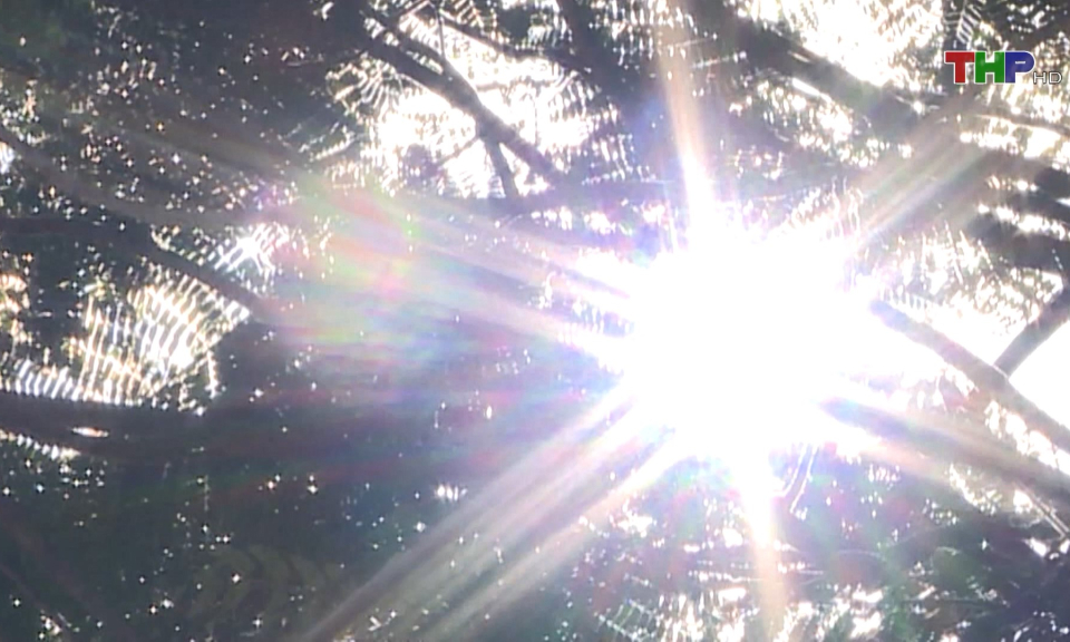 Nắng n&oacute;ng ảnh hưởng tới cuộc sống người d&acirc;n