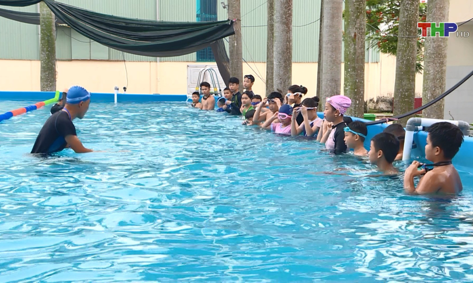 M&ocirc; h&igrave;nh bể bơi di động trong trường học