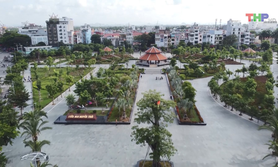 Bảo đảm chăm s&oacute;c c&acirc;y xanh đ&ocirc; thị trong m&ugrave;a nắng n&oacute;ng