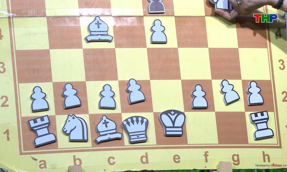 Măng non đất Cảng: Dạy cờ vua (Phần 19)