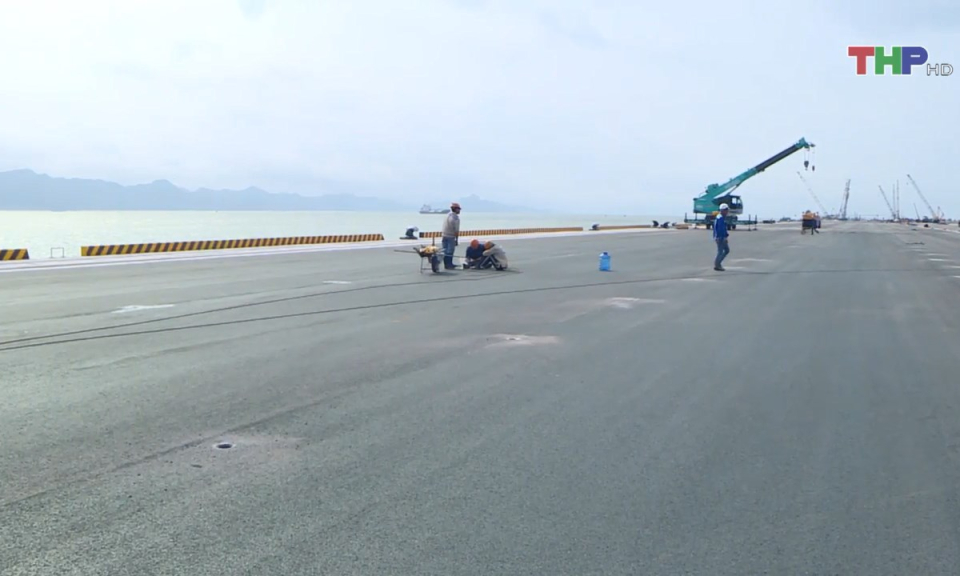 Đẩy nhanh tiến độ x&acirc;y dựng c&aacute;c bến cảng tại Lạch Huyện