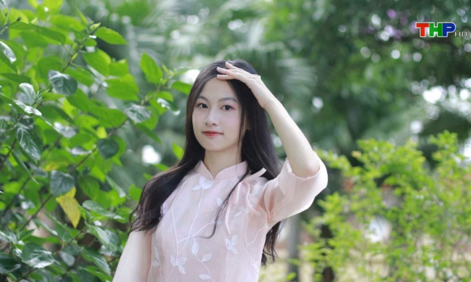 Măng non đất Cảng: Tiếng h&aacute;t Phượng hồng