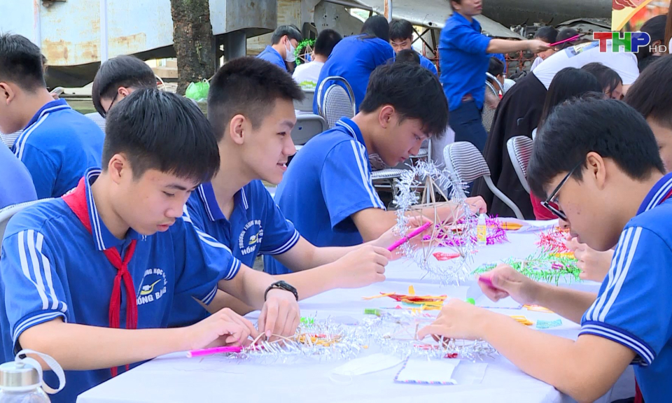 Gi&aacute;o dục truyền thống cho học sinh 