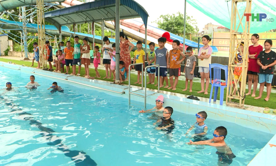 Trang bị kỹ năng chống đuối nước cho trẻ em