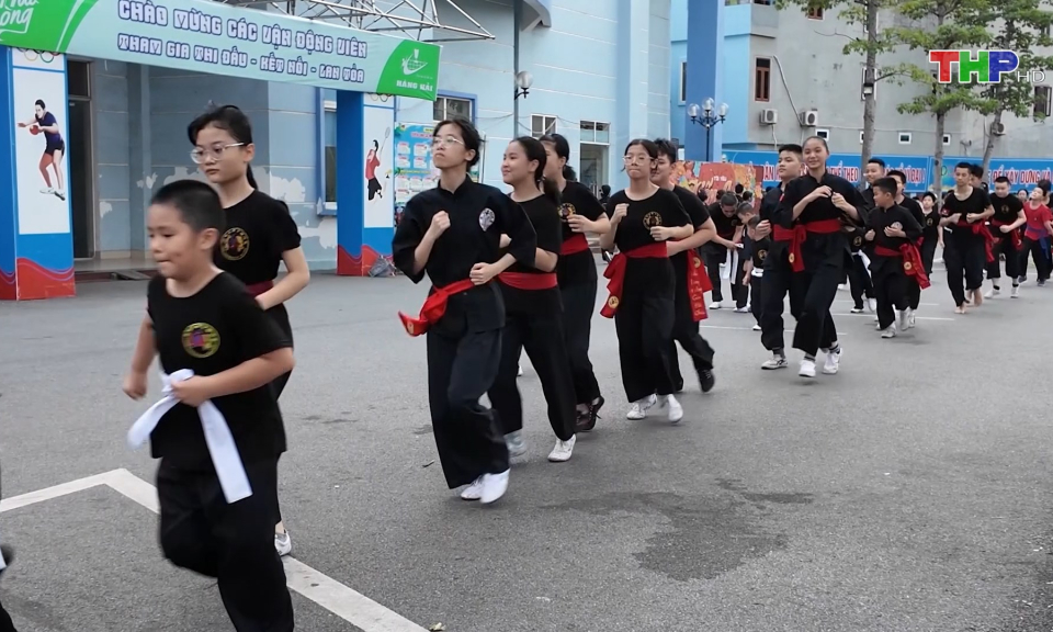 R&egrave;n luyện thể thao gi&uacute;p trẻ x&acirc;y dựng tinh thần đồng đội