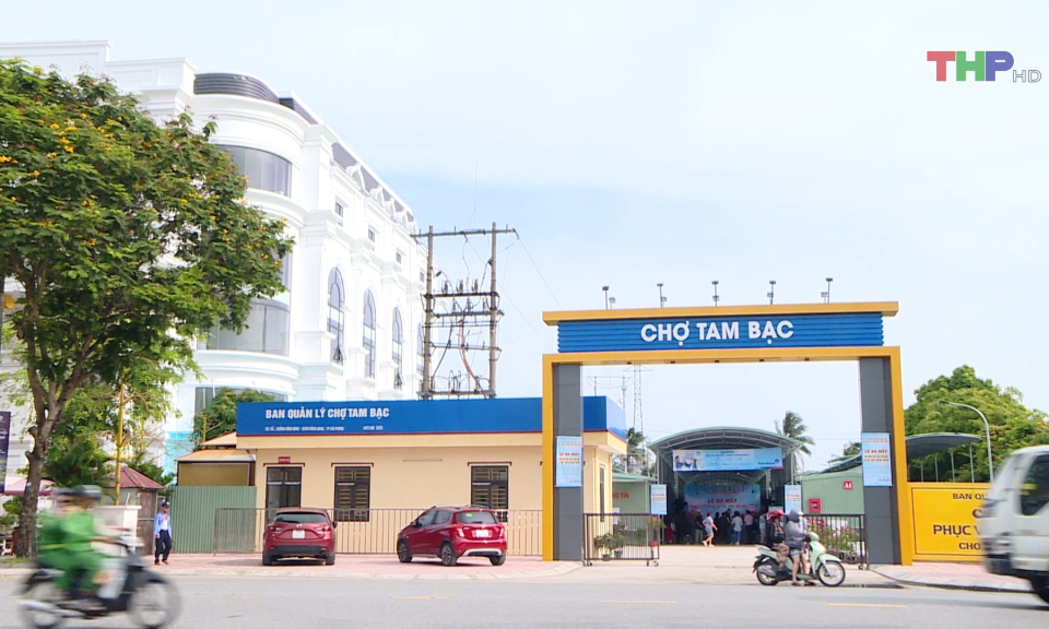 Tạo điều kiện cho tiểu thương kinh doanh tại chợ tạm Tam Bạc 