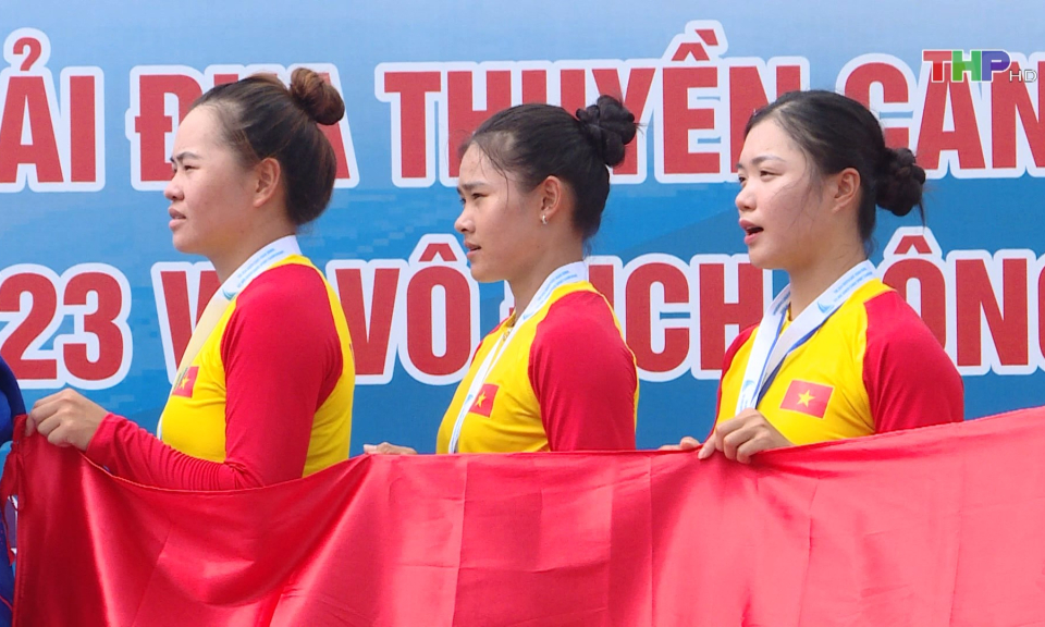 Đo&agrave;n Việt Nam dẫn đầu m&ocirc;n Canoeing  