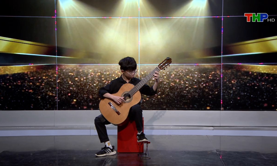 Măng non đất Cảng: B&igrave;nh Minh v&agrave; c&acirc;y guitar