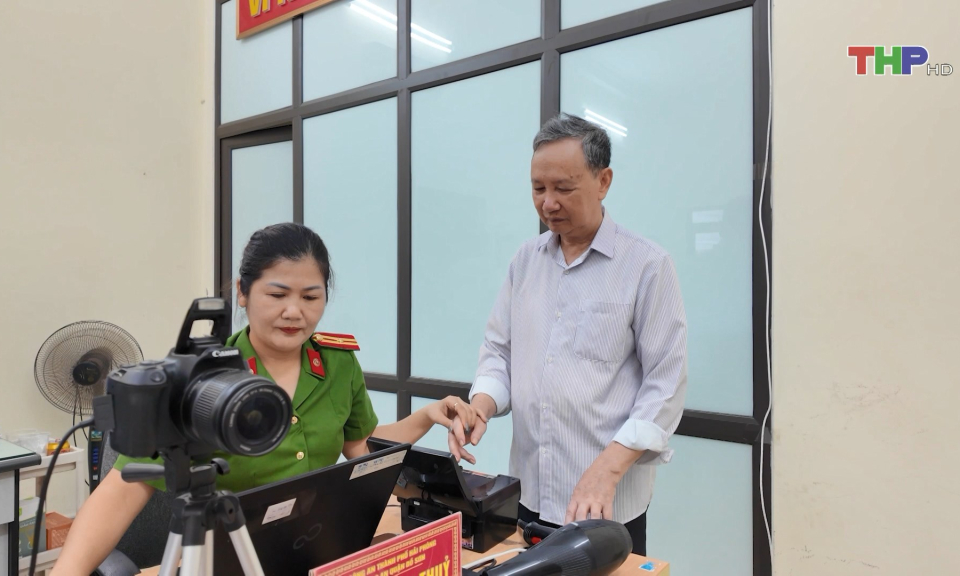 Tạo điều kiện gi&uacute;p người d&acirc;n l&agrave;m Căn cước