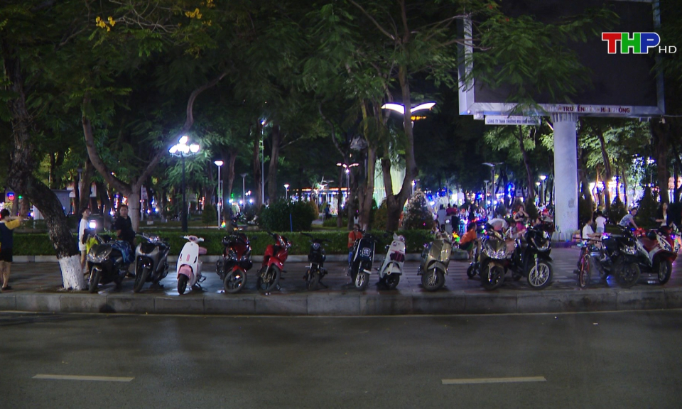 Vi phạm trật tự đường h&egrave; tại Dải trung t&acirc;m th&agrave;nh phố