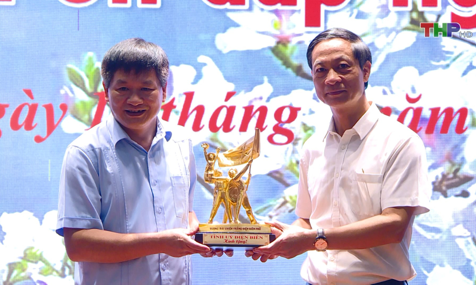 Tri &acirc;n c&aacute;c Anh h&ugrave;ng liệt sĩ tại tỉnh Điện Bi&ecirc;n