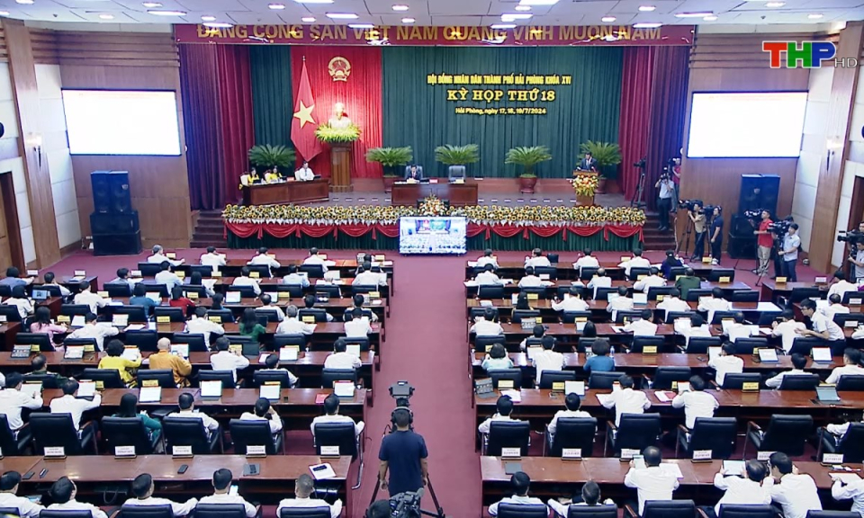 Đại biểu nh&acirc;n d&acirc;n với cử tri: Kỳ họp thứ 18 HĐND th&agrave;nh phố kh&oacute;a XVI nghi&ecirc;m t&uacute;c, tr&aacute;ch nhiệm, hiệu quả