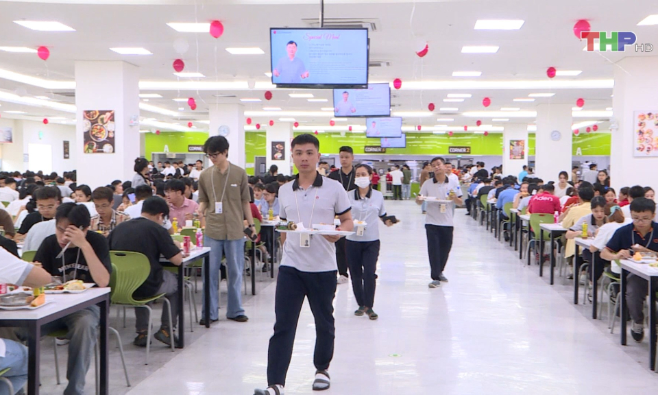 Bữa cơm C&ocirc;ng đo&agrave;n - Gắn kết người lao động