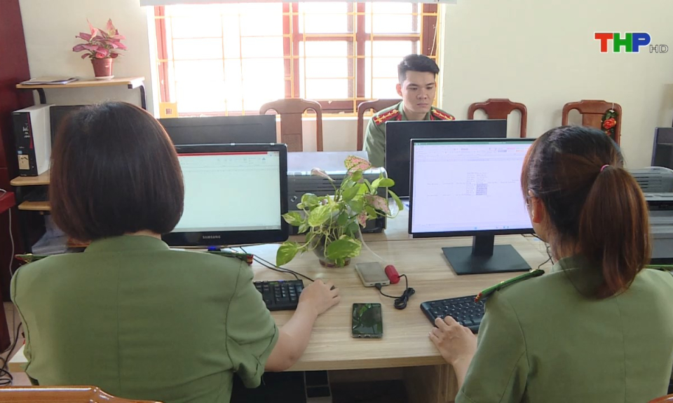 Học tập v&agrave; l&agrave;m theo tư tưởng, đạo đức, phong c&aacute;ch Hồ Ch&iacute; Minh: Giữ đ&uacute;ng ti&ecirc;u chuẩn của người đảng vi&ecirc;n