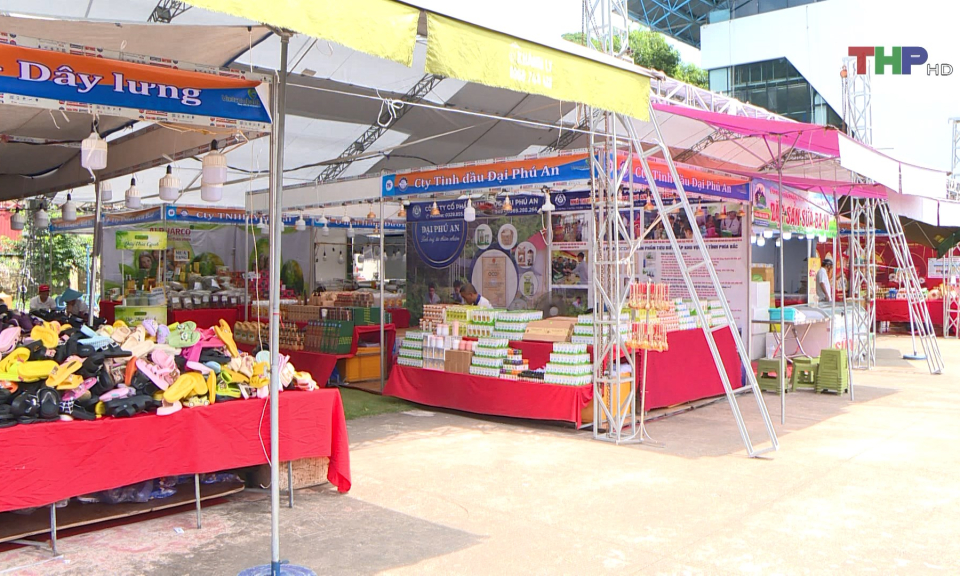 Phi&ecirc;n chợ h&agrave;ng Việt mở cửa 5 ng&agrave;y li&ecirc;n tục