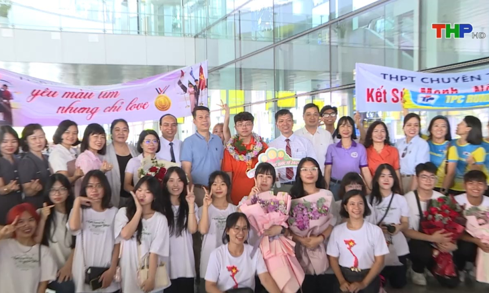 Gi&aacute;o dục v&agrave; đ&agrave;o tạo: Những b&ocirc;ng hoa trạng nguy&ecirc;n tr&ecirc;n đất Cảng