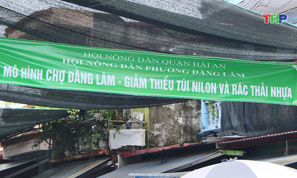 &ldquo;Chợ d&acirc;n sinh n&oacute;i kh&ocirc;ng với r&aacute;c thải nhựa&rdquo;