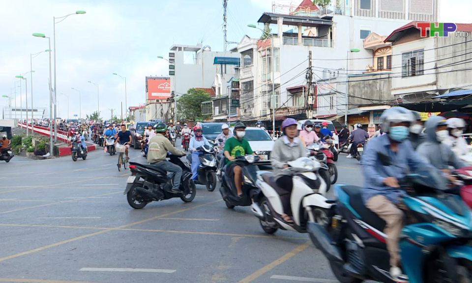 Nguy cơ mất ATGT tại ng&atilde; ba đường v&ograve;ng cầu Niệm
