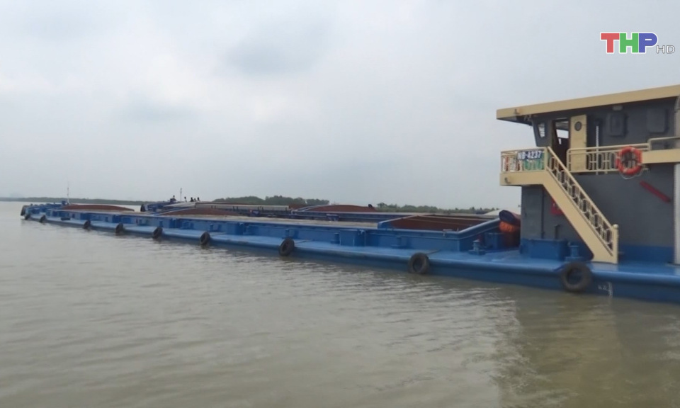 Tạm giữ t&agrave;u vận chuyển c&aacute;t kh&ocirc;ng r&otilde; nguồn gốc