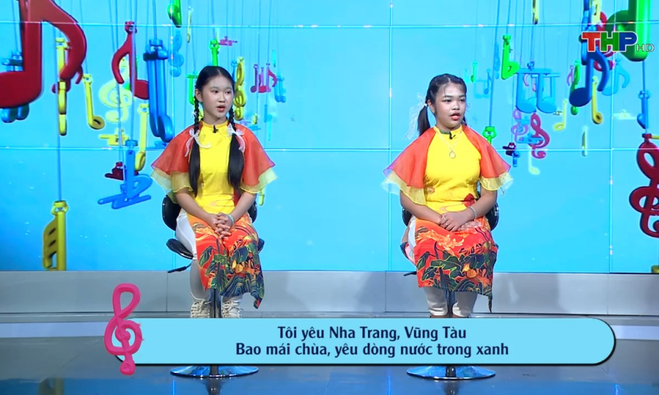 Măng non đất Cảng: Dạy h&aacute;t ca kh&uacute;c: T&ocirc;i y&ecirc;u