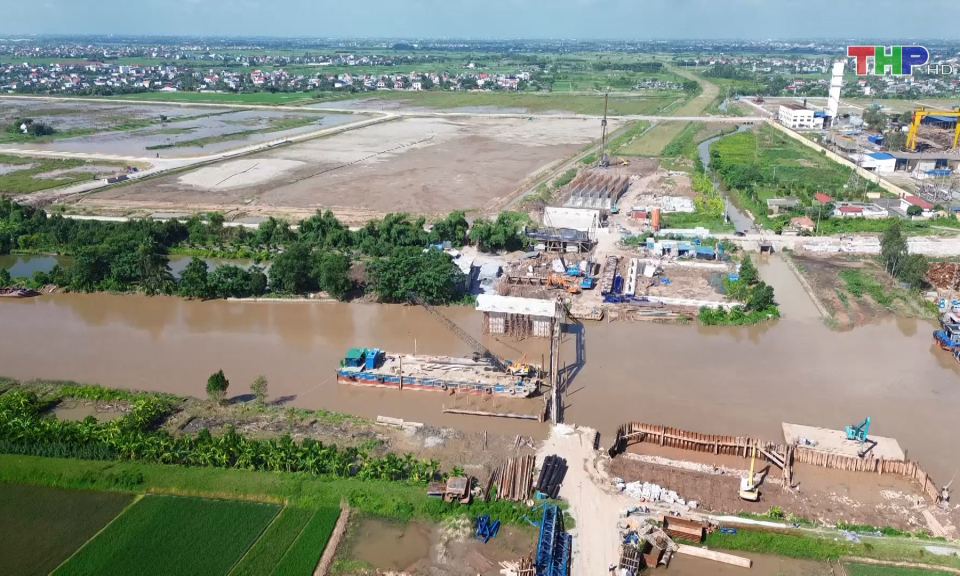 Phấn đấu hợp long cầu vượt s&ocirc;ng H&oacute;a v&agrave;o cuối năm 2024