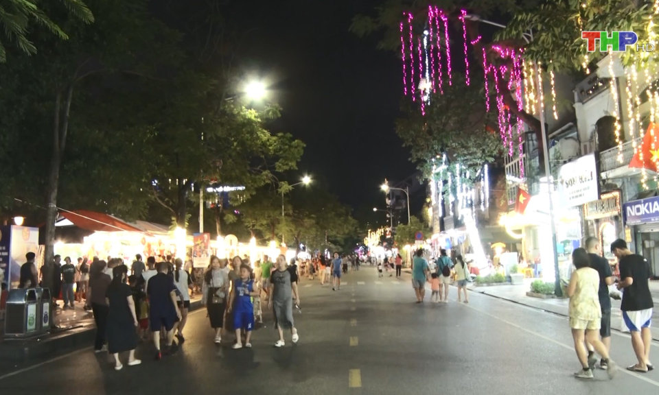 S&ocirc;i động phố đi bộ Quang Trung 