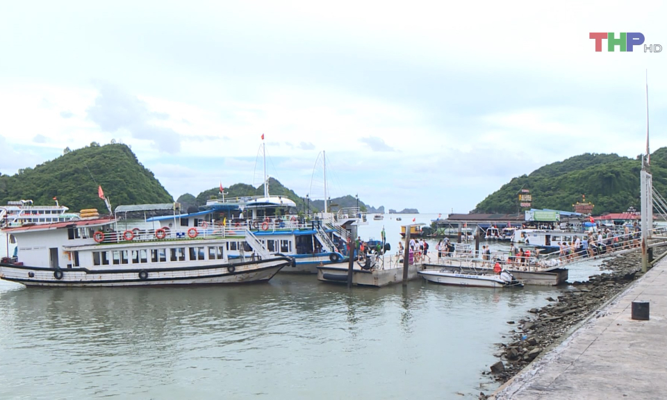 C&aacute;t B&agrave; đ&oacute;n hơn 1 vạn lượt du kh&aacute;ch ng&agrave;y đầu nghỉ lễ