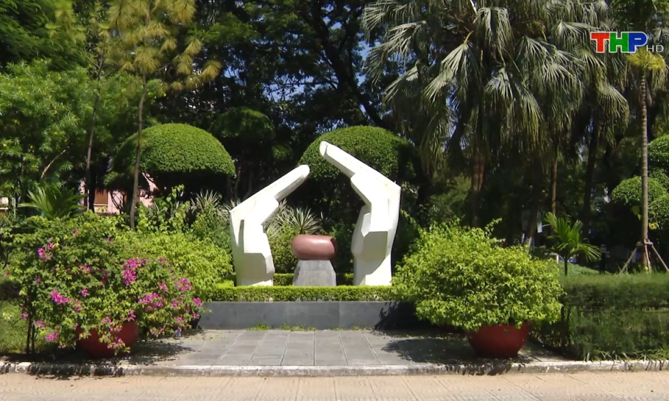 Học tập v&agrave; l&agrave;m theo tư tưởng, đạo đức, phong c&aacute;ch Hồ Ch&iacute; Minh: K&yacute; ức học sinh miền Nam tr&ecirc;n đất Cảng