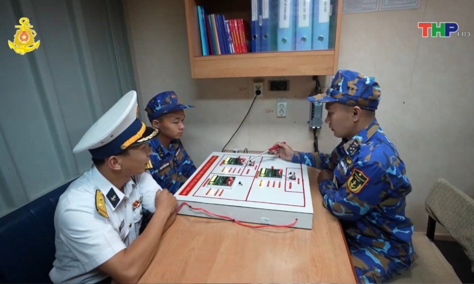 Tổ quốc v&agrave; người chiến sĩ Hải qu&acirc;n: Thi đua đổi mới, s&aacute;ng tạo