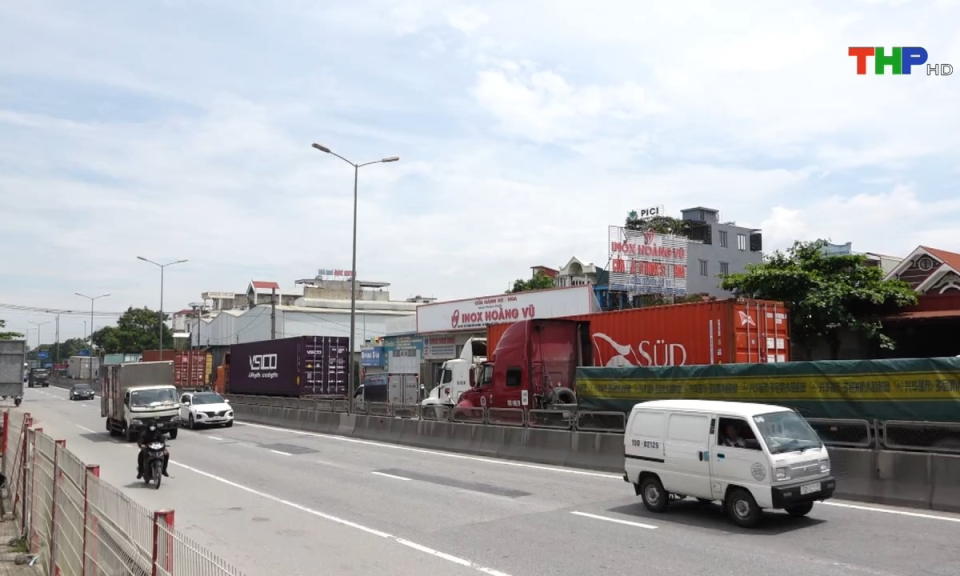 Ph&aacute;p luật v&agrave; cuộc sống: Tăng cường xử phạt vi phạm h&agrave;nh lang giao th&ocirc;ng 