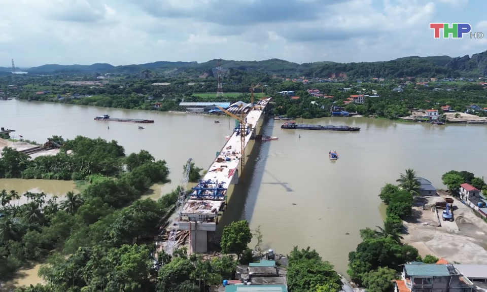 Thi c&ocirc;ng xuy&ecirc;n lễ tr&ecirc;n c&ocirc;ng tr&igrave;nh cầu Lại Xu&acirc;n