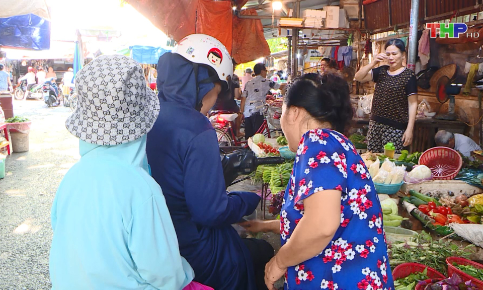 Gi&aacute; h&agrave;ng h&oacute;a ổn định tại c&aacute;c chợ d&acirc;n sinh  