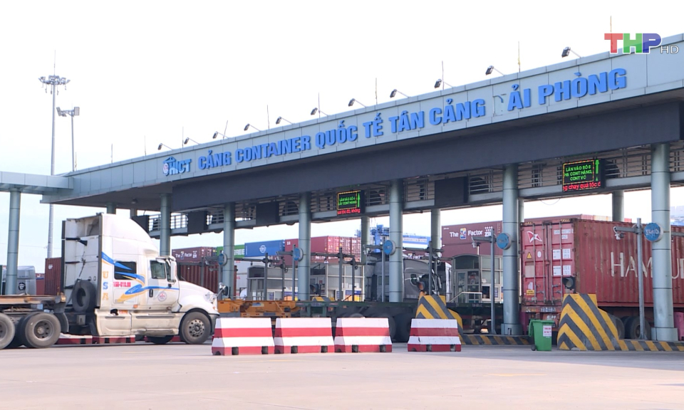 N&acirc;ng cao năng lực vận chuyển h&agrave;ng h&oacute;a qua cảng biển  