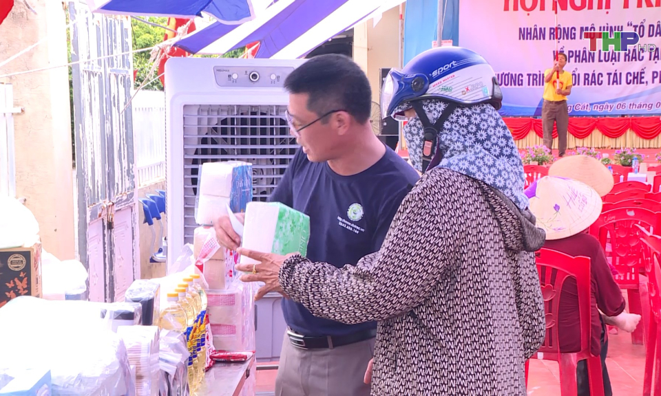 Lan tỏa lối sống xanh từ m&ocirc; h&igrave;nh đổi r&aacute;c lấy qu&agrave;