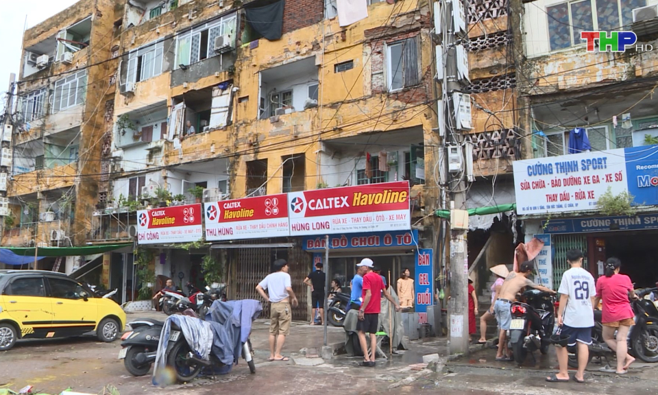 Người d&acirc;n khu vực tạm l&aacute;nh trở về nh&agrave; sau b&atilde;o