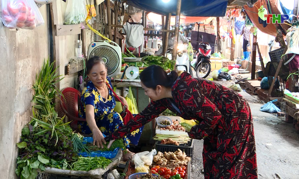 Nguồn cung h&agrave;ng h&oacute;a dồi d&agrave;o, gi&aacute; ổn định  