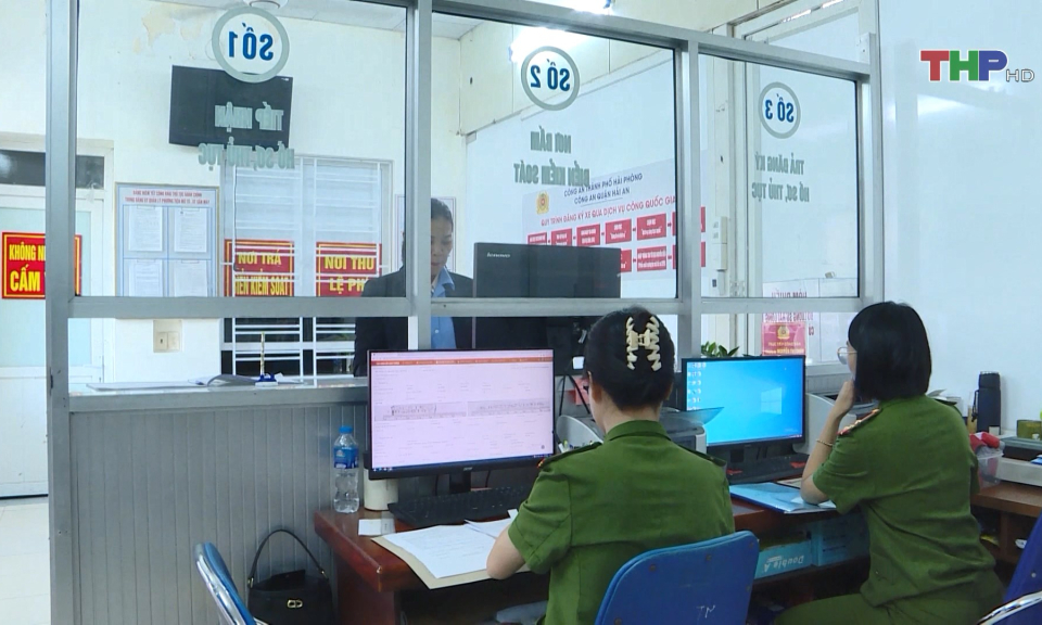 Tạo điều kiện để người d&acirc;n tiếp cận với c&ocirc;ng nghệ th&ocirc;ng tin