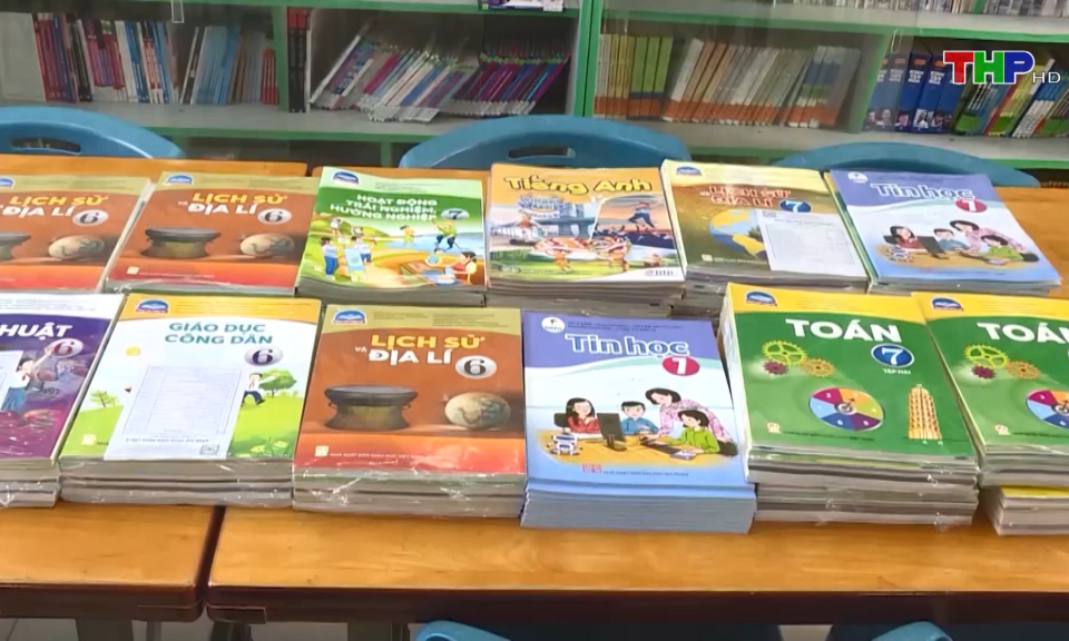 Kh&ocirc;ng để học sinh thiếu s&aacute;ch gi&aacute;o khoa  