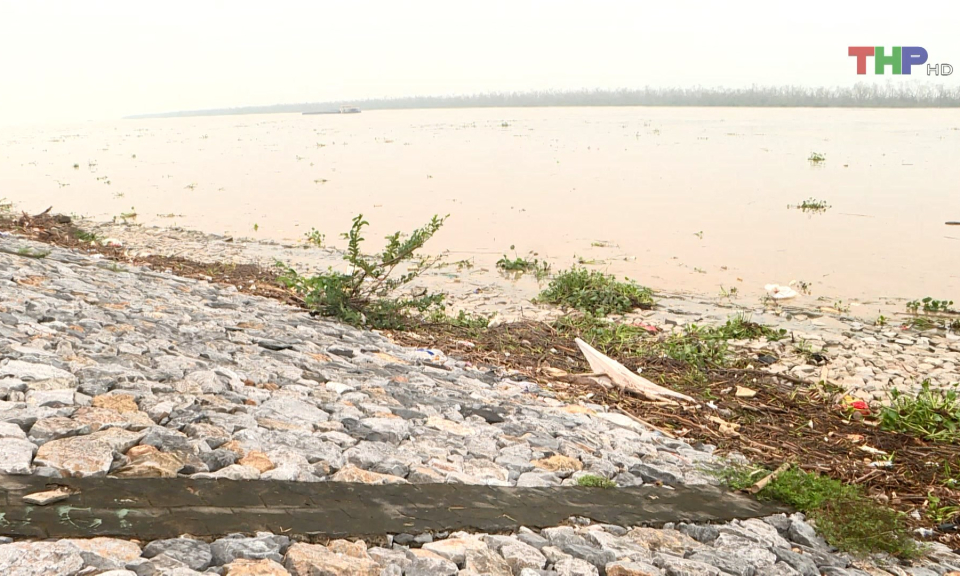 Ph&ograve;ng chống lũ, bảo đảm an to&agrave;n c&aacute;c tuyến đ&ecirc; 