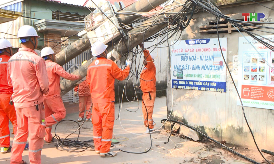 Sớm kh&ocirc;i phục hệ thống điện v&agrave; th&ocirc;ng tin li&ecirc;n lạc tại C&aacute;t Hải