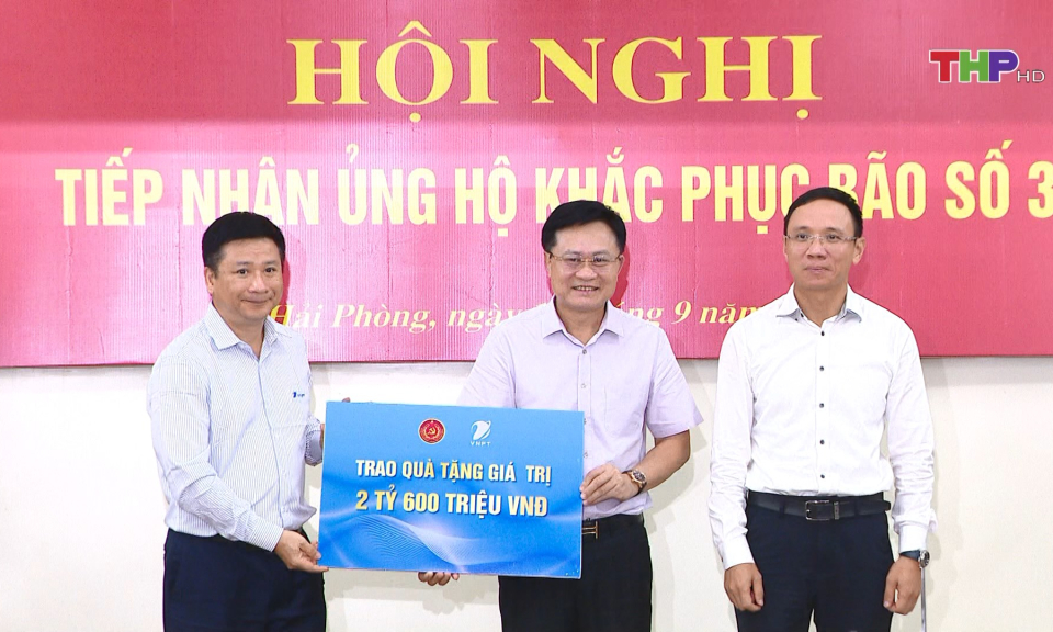 Ủy ban MTTQ Việt Nam th&agrave;nh phố tiếp nhận ủng hộ  