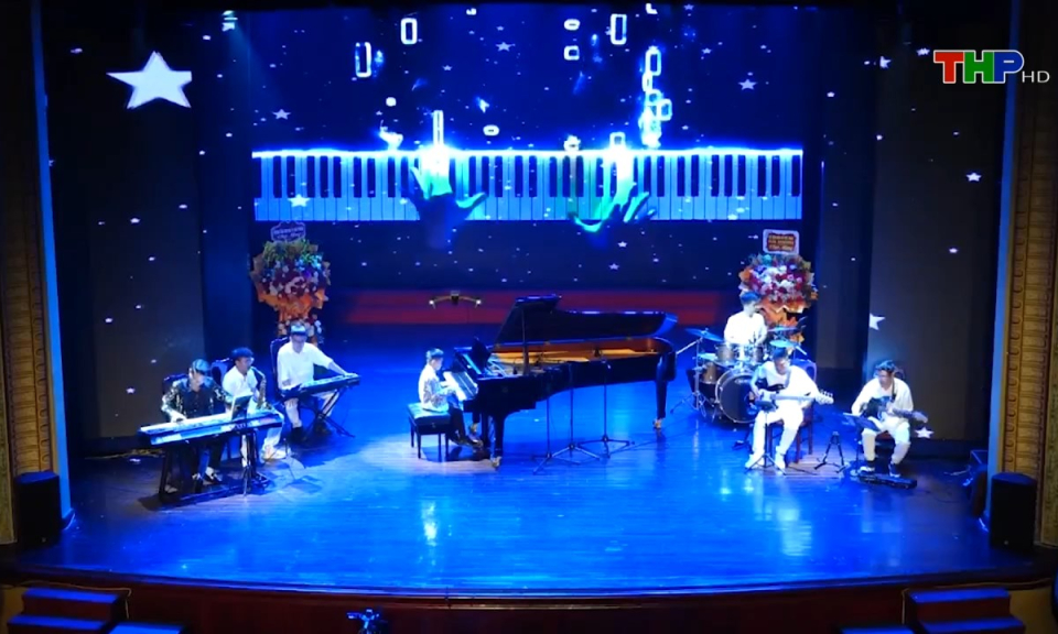 Măng non đất Cảng: Em yêu piano