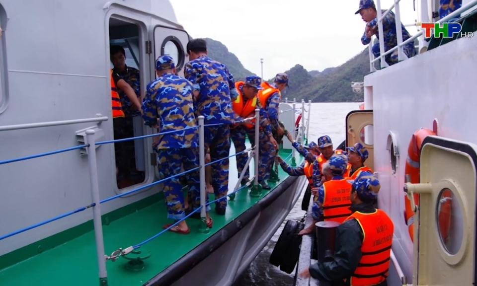 An ninh biển đảo: Thắm tình quân dân trong mùa mưa bão