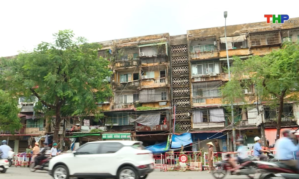 Điểm nhấn 365: Quyết liệt, khẩn trương di dời người d&acirc;n khỏi c&aacute;c chung cư xuống cấp