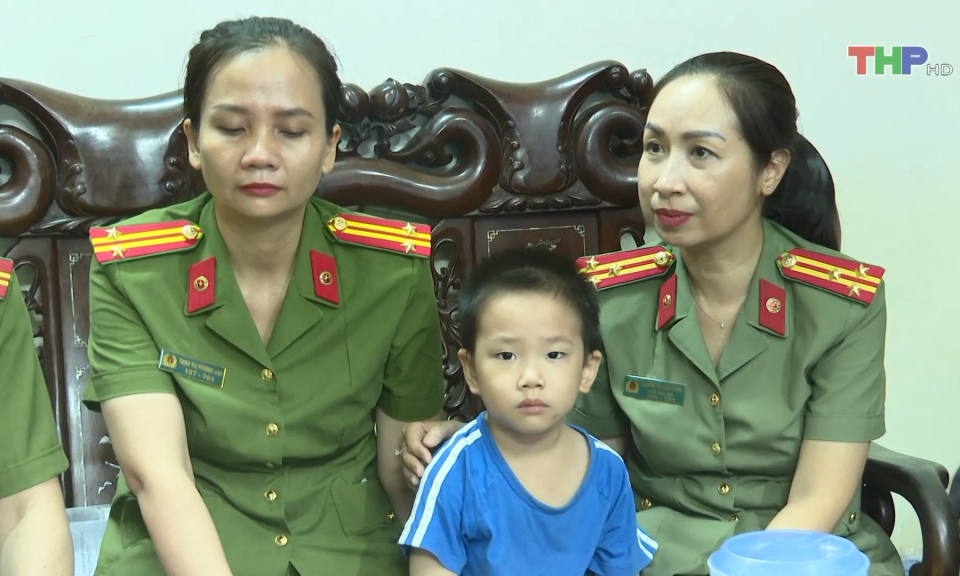 Lan tỏa y&ecirc;u thương từ chương tr&igrave;nh &ldquo;Mẹ đỡ đầu&rdquo;