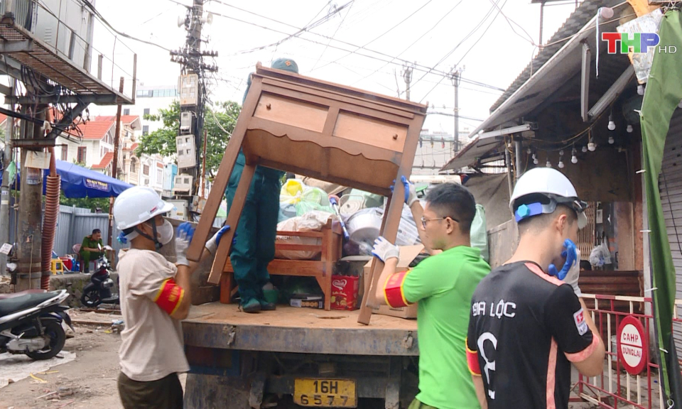 Ho&agrave;n th&agrave;nh di chuyển t&agrave;i sản hỗ trợ c&aacute;c hộ d&acirc;n chung cư A7, A8 Vạn Mỹ