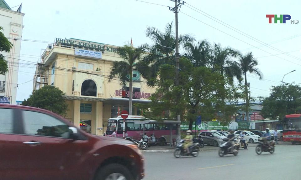 Xe d&ugrave;, bến c&oacute;c g&acirc;y ảnh hưởng đến ATGT