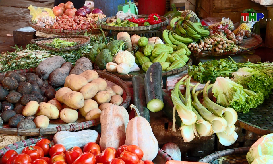 Gi&aacute; rau xanh vẫn biến động